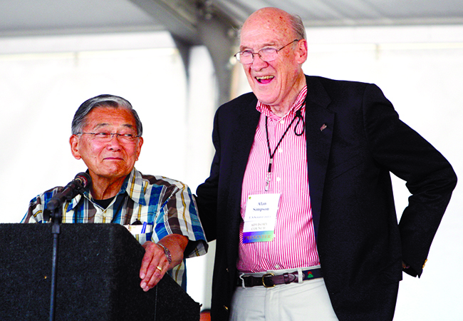 Alan Simpson, who sought redress for Japanese Americans, dies