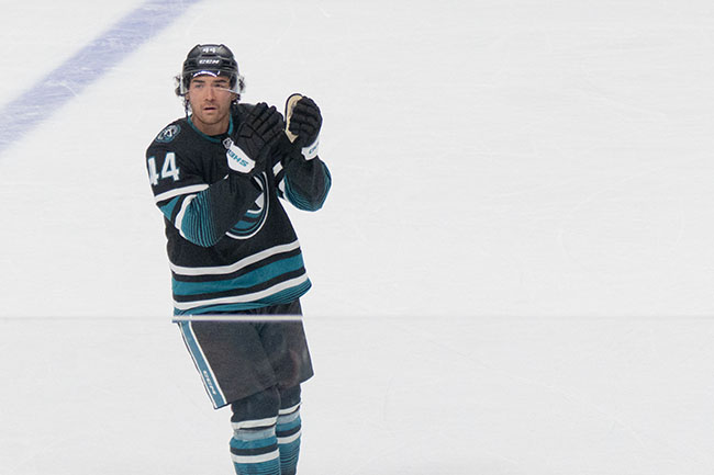 Nikkei Shark Attack: Kiefer Sherwood, new Japanese American on the  San Jose Sharks, makes his presence felt